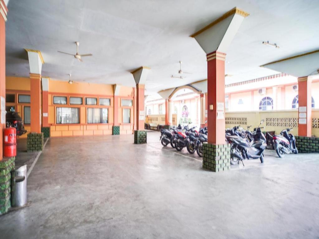 Oyo 1140 Hotel Tresya Tanjung Balai Tanjungbalai Exterior foto